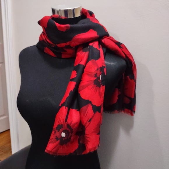 Poppy Scarf - Picture 4 of 5